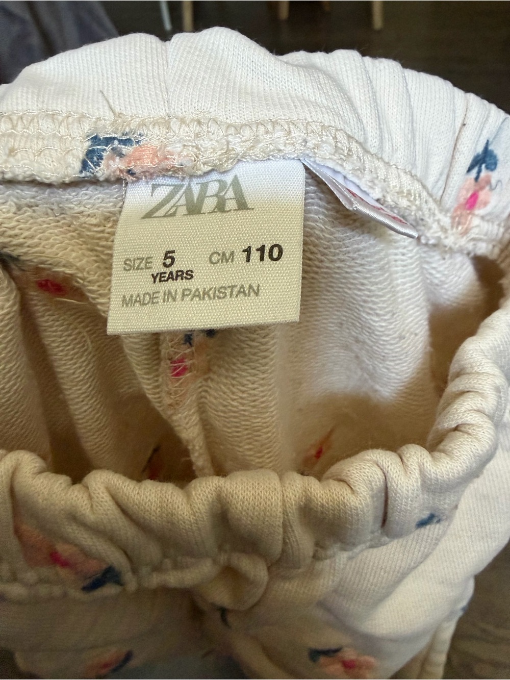 Zara White Jogger Pants with Pink Floral Print - Picture 4 of 4